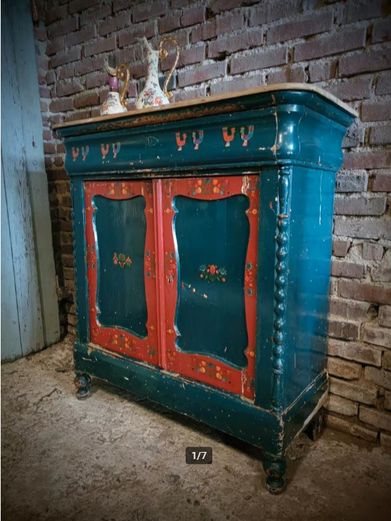 Antiek biedermeier kastje.